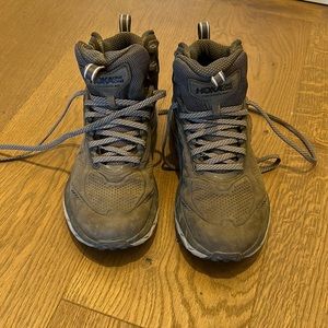 Hoka hiking boots size 6 great condition